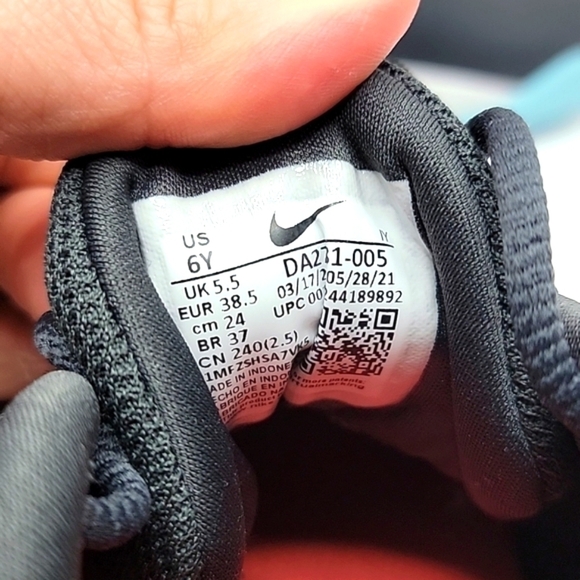 Nike | Team Hustle Quick 'Smoke Grey Magic Ember' sporty sneakers | WMS 7.5 - Picture 8 of 12